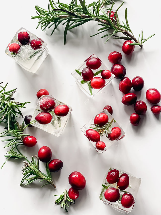 How to Make Pretty Holiday Ice Cubes