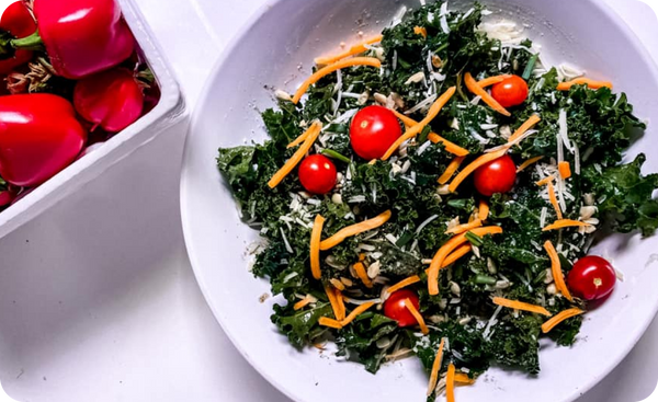 Fresh kale salad with tomatoes